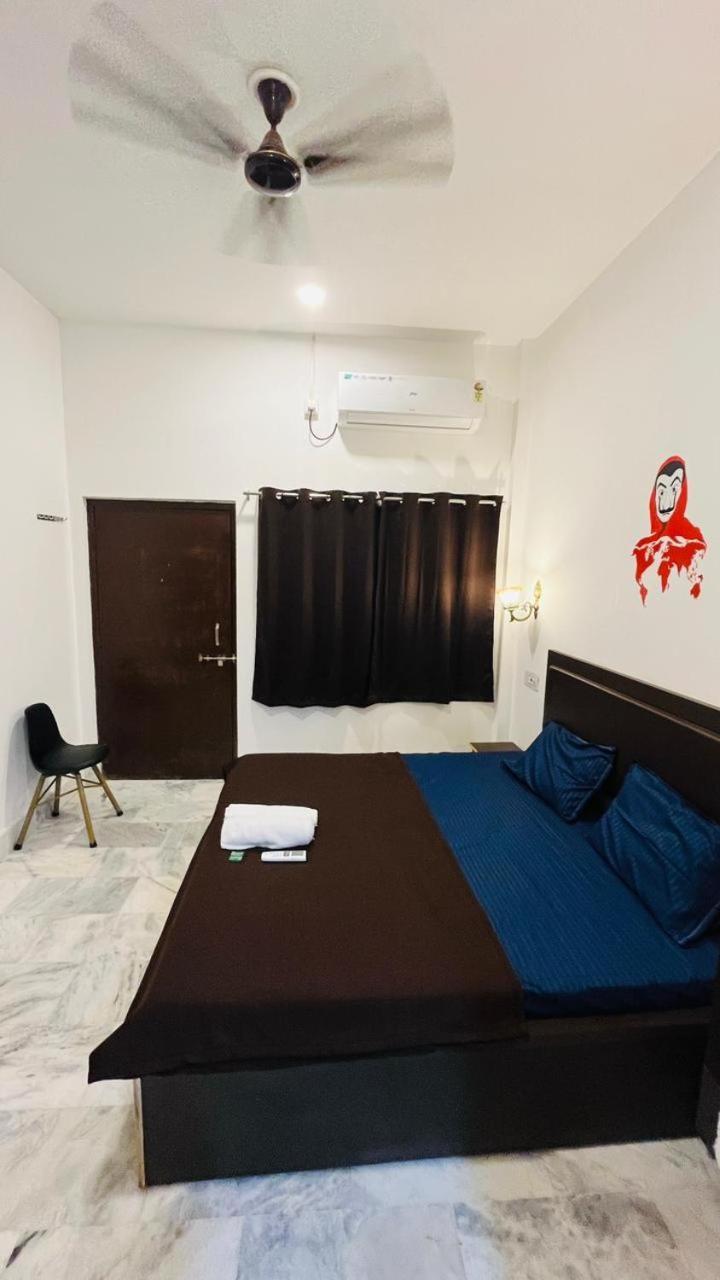 El Profesor Varanasi Exterior foto